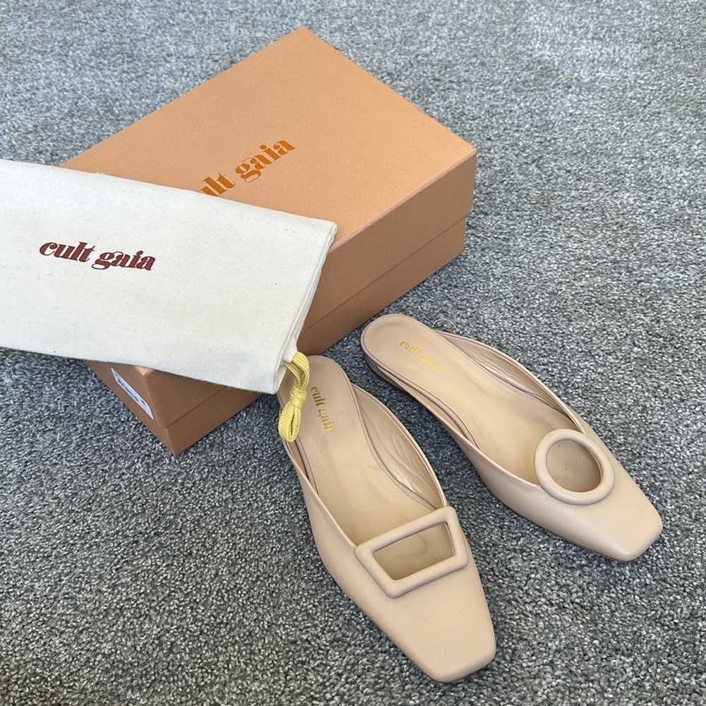 Cult Gaia New flats !